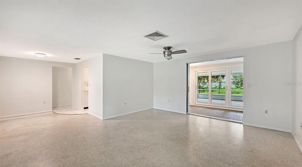 En Venta: $394,900 (2 camas, 2 baños, 1048 Pies cuadrados)
