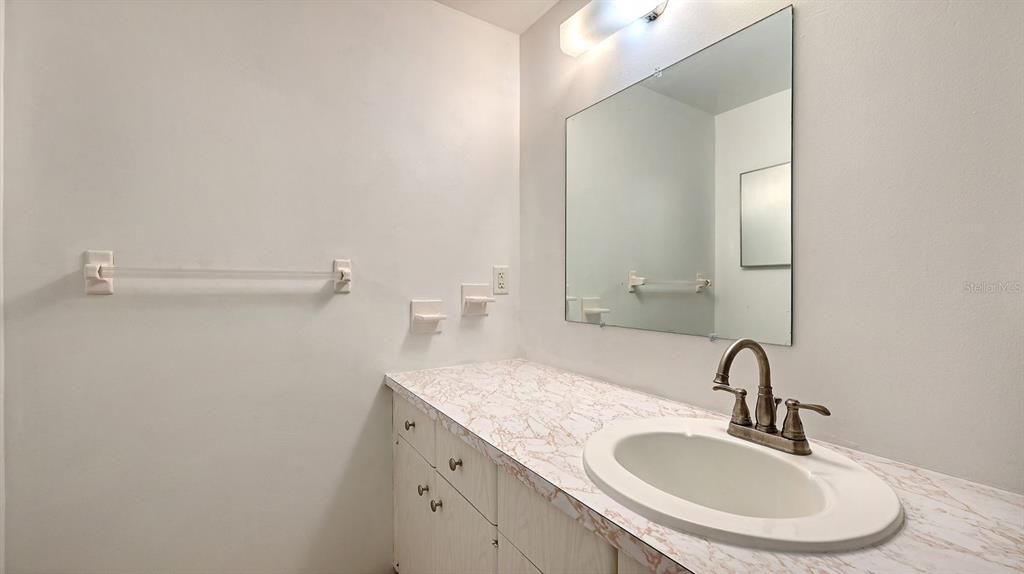En Venta: $394,900 (2 camas, 2 baños, 1048 Pies cuadrados)