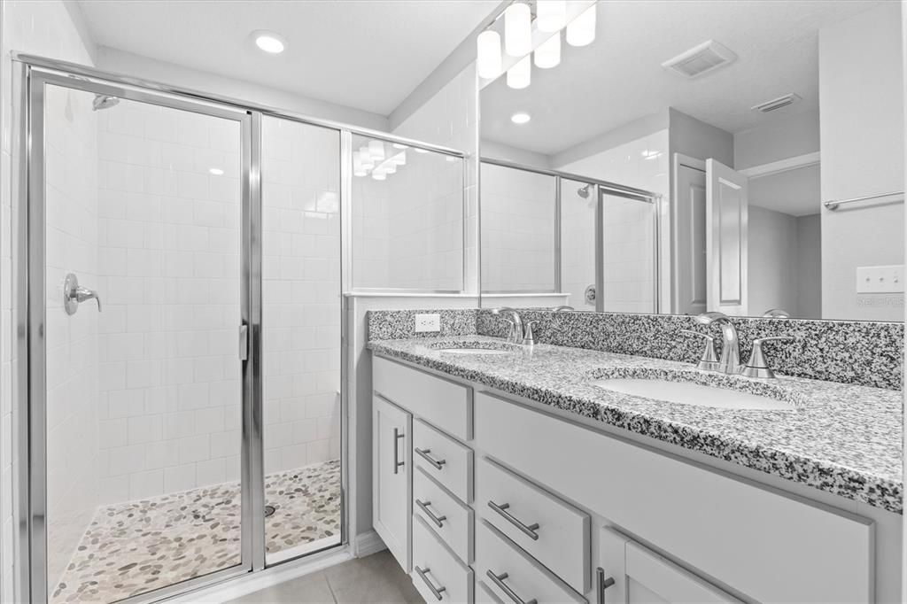 For Rent: $2,800 (4 beds, 2 baths, 1701 Square Feet)