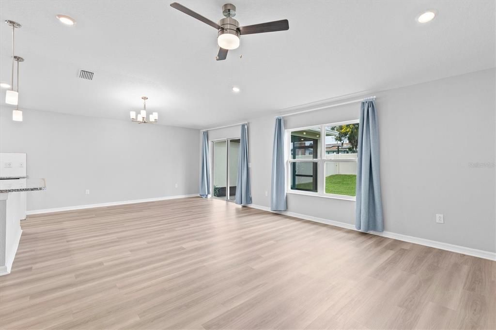 For Rent: $2,800 (4 beds, 2 baths, 1701 Square Feet)