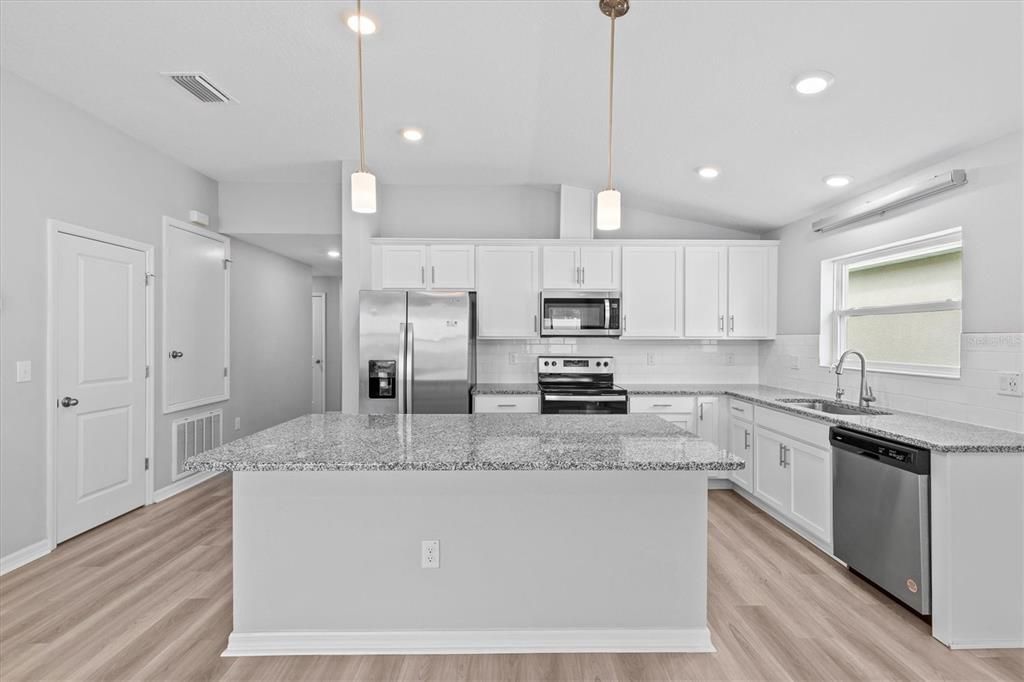 For Rent: $2,800 (4 beds, 2 baths, 1701 Square Feet)