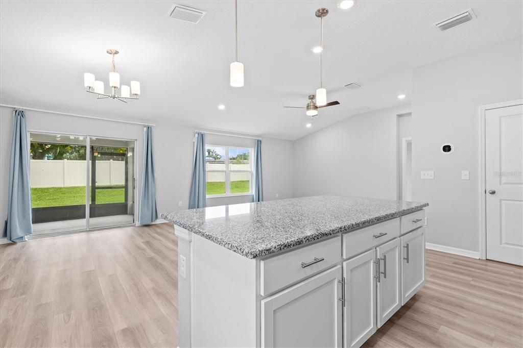 For Rent: $2,800 (4 beds, 2 baths, 1701 Square Feet)