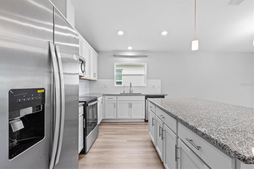 For Rent: $2,800 (4 beds, 2 baths, 1701 Square Feet)