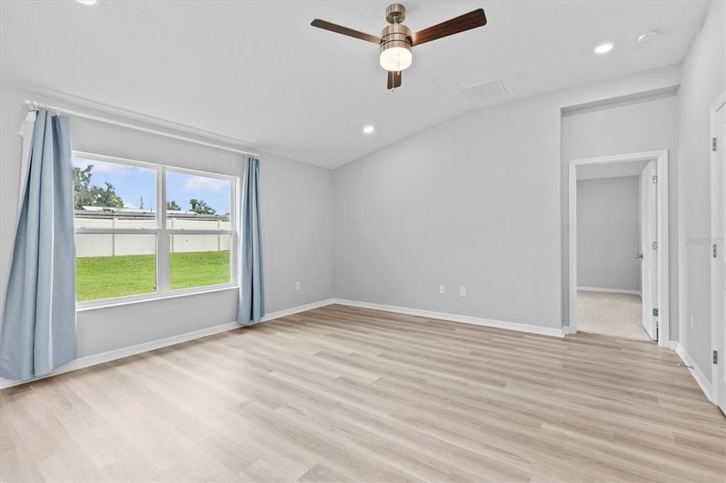 For Rent: $2,800 (4 beds, 2 baths, 1701 Square Feet)