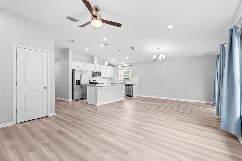For Rent: $2,800 (4 beds, 2 baths, 1701 Square Feet)