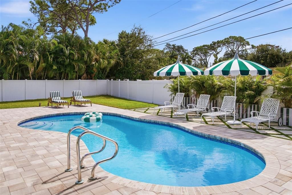 Activo con contrato: $649,900 (3 camas, 2 baños, 1591 Pies cuadrados)