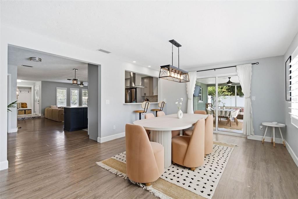 Activo con contrato: $649,900 (3 camas, 2 baños, 1591 Pies cuadrados)
