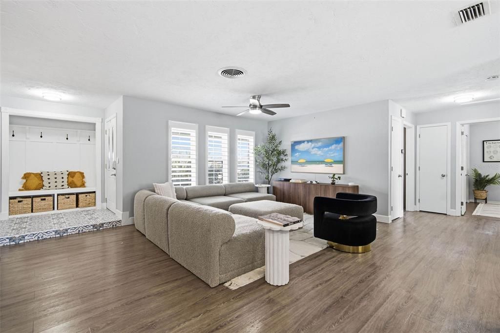 Activo con contrato: $649,900 (3 camas, 2 baños, 1591 Pies cuadrados)