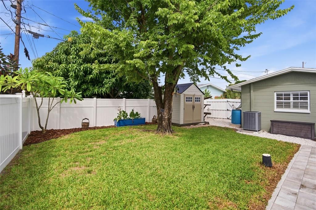 Activo con contrato: $649,900 (3 camas, 2 baños, 1591 Pies cuadrados)