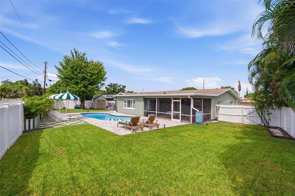 Activo con contrato: $649,900 (3 camas, 2 baños, 1591 Pies cuadrados)