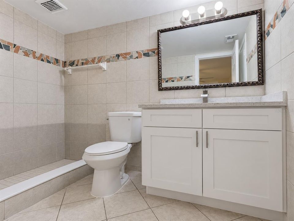 В аренду: $2,400 (4 спален, 2 ванн, 1260 Квадратных фут)