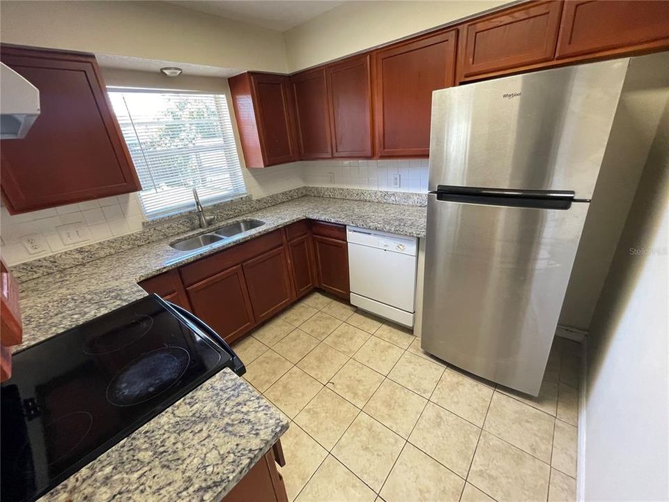 For Rent: $2,000 (4 beds, 2 baths, 1293 Square Feet)