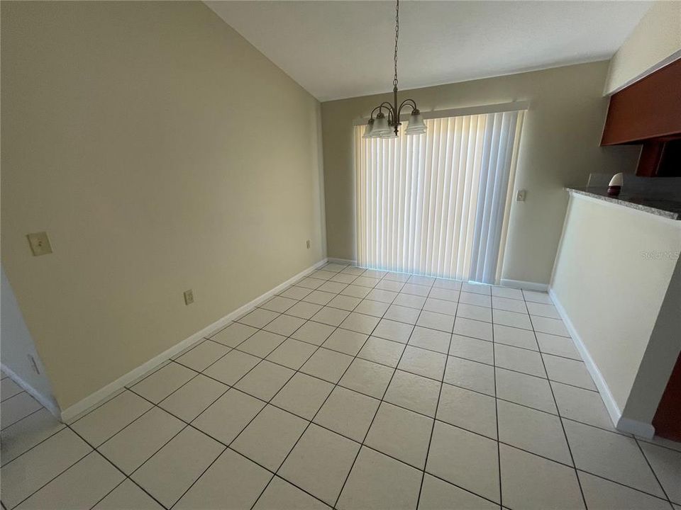 For Rent: $2,000 (4 beds, 2 baths, 1293 Square Feet)