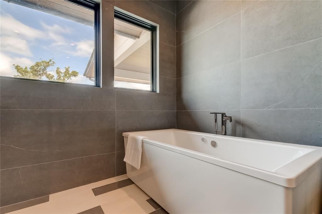 En Venta: $4,200,000 (5 camas, 4 baños, 5119 Pies cuadrados)