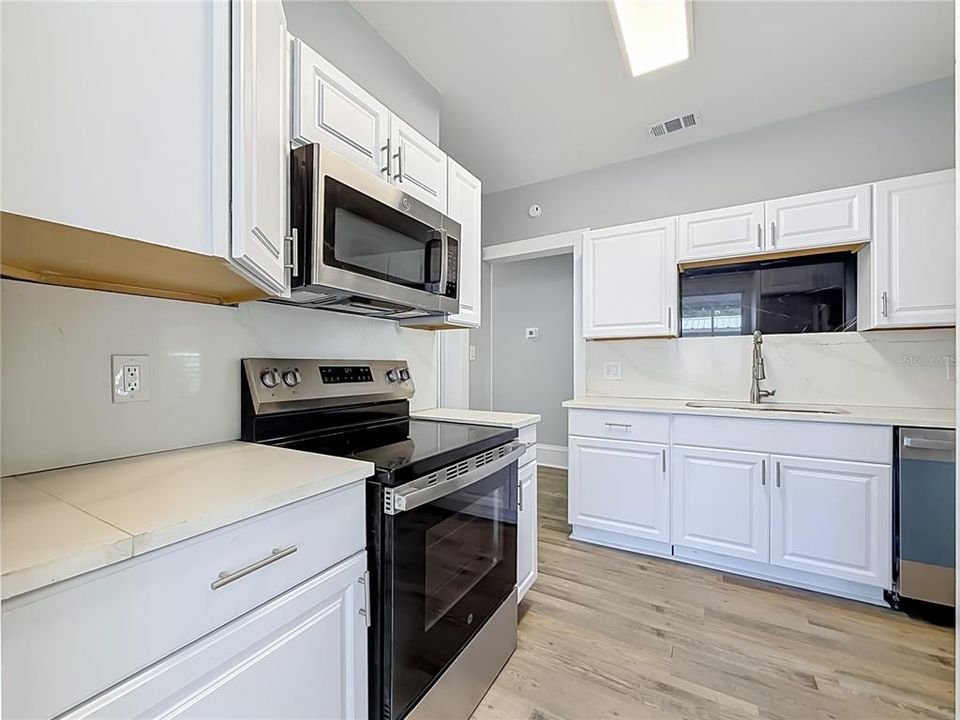 En Venta: $335,000 (3 camas, 2 baños, 1025 Pies cuadrados)