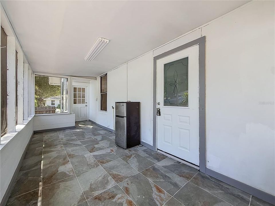 En Venta: $335,000 (3 camas, 2 baños, 1025 Pies cuadrados)