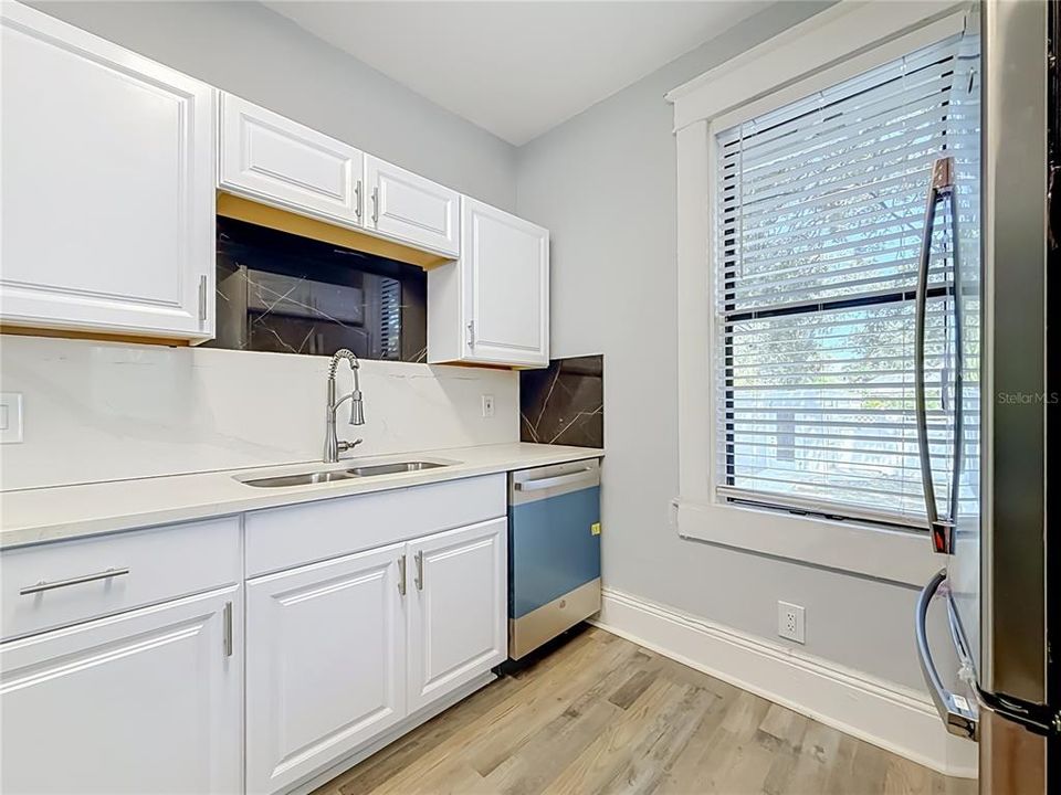 En Venta: $335,000 (3 camas, 2 baños, 1025 Pies cuadrados)