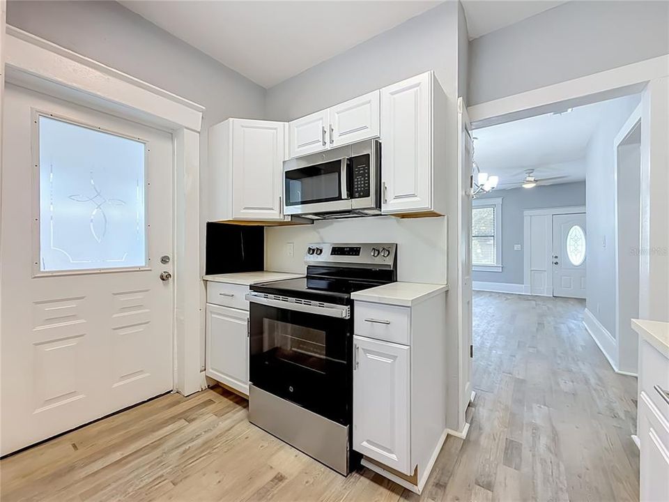 En Venta: $335,000 (3 camas, 2 baños, 1025 Pies cuadrados)