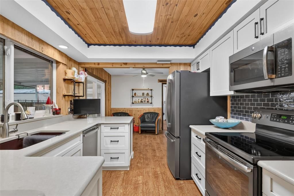 На продажу: $549,000 (4 спален, 3 ванн, 1727 Квадратных фут)