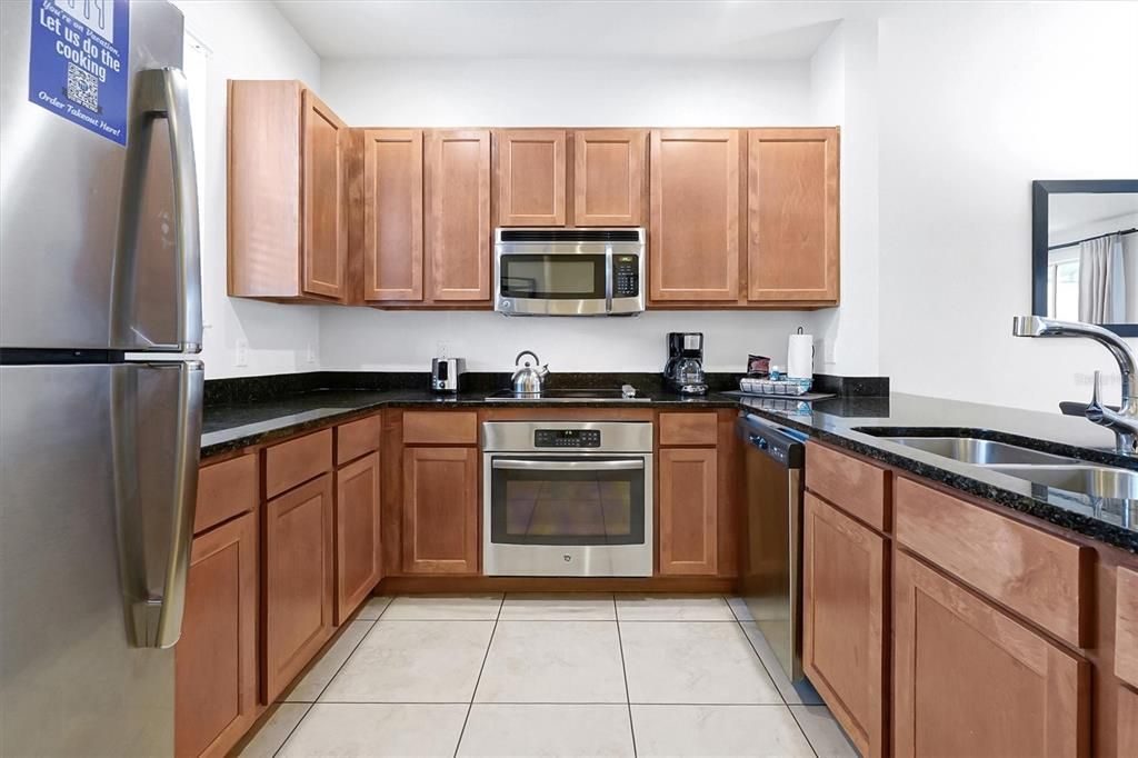 На продажу: $259,999 (2 спален, 2 ванн, 1350 Квадратных фут)