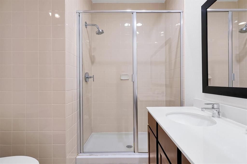 На продажу: $259,999 (2 спален, 2 ванн, 1350 Квадратных фут)