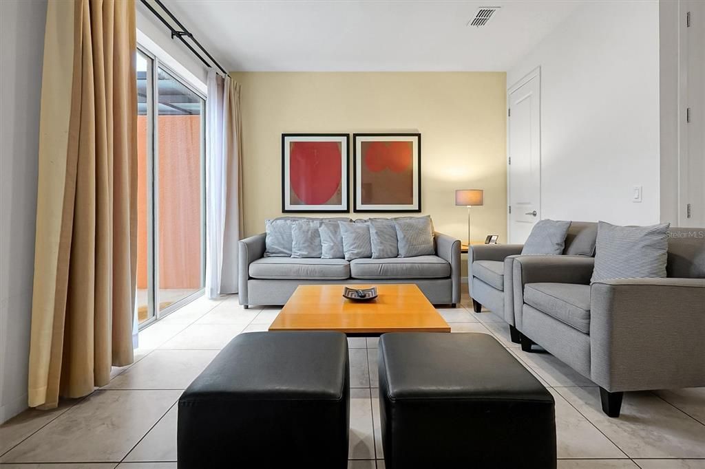 На продажу: $259,999 (2 спален, 2 ванн, 1350 Квадратных фут)