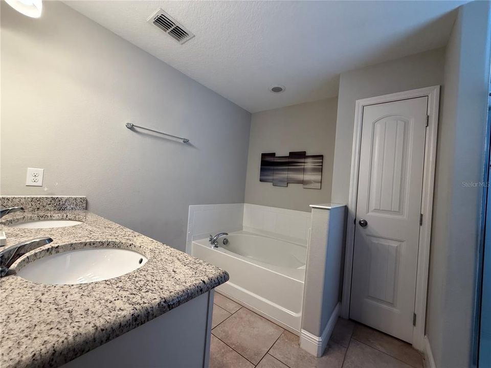 В аренду: $3,600 (5 спален, 4 ванн, 2836 Квадратных фут)