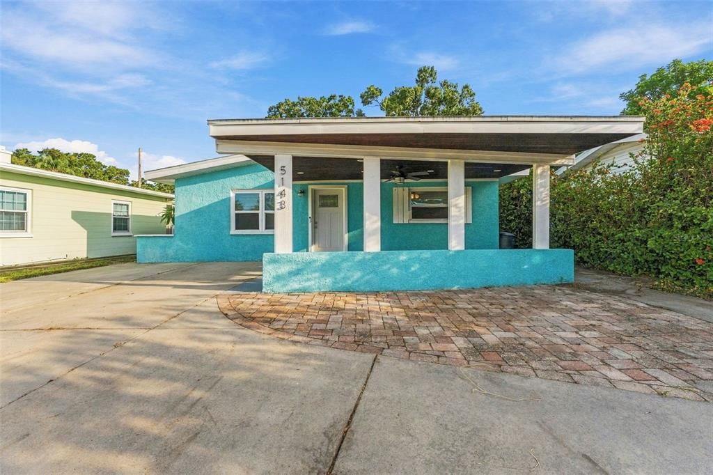 For Rent: $2,500 (2 beds, 1 baths, 864 Square Feet)