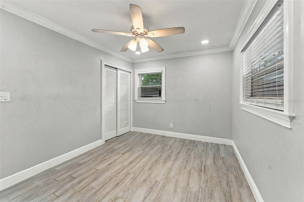 For Rent: $2,500 (2 beds, 1 baths, 864 Square Feet)