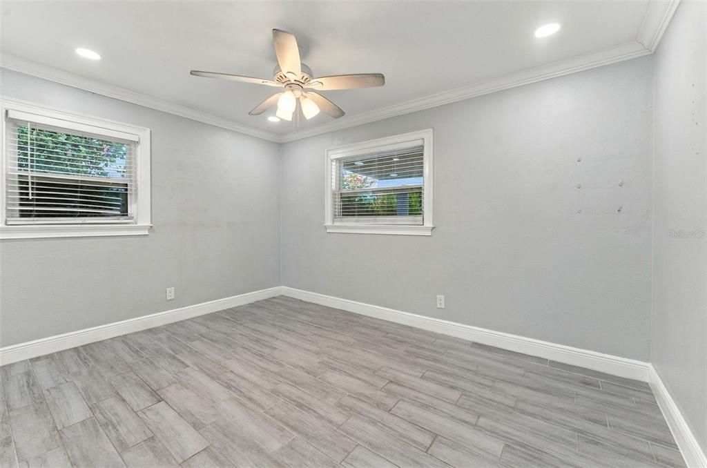 For Rent: $2,500 (2 beds, 1 baths, 864 Square Feet)