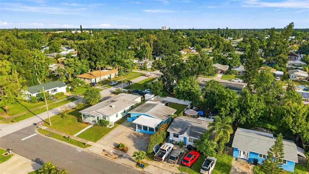 For Rent: $2,500 (2 beds, 1 baths, 864 Square Feet)