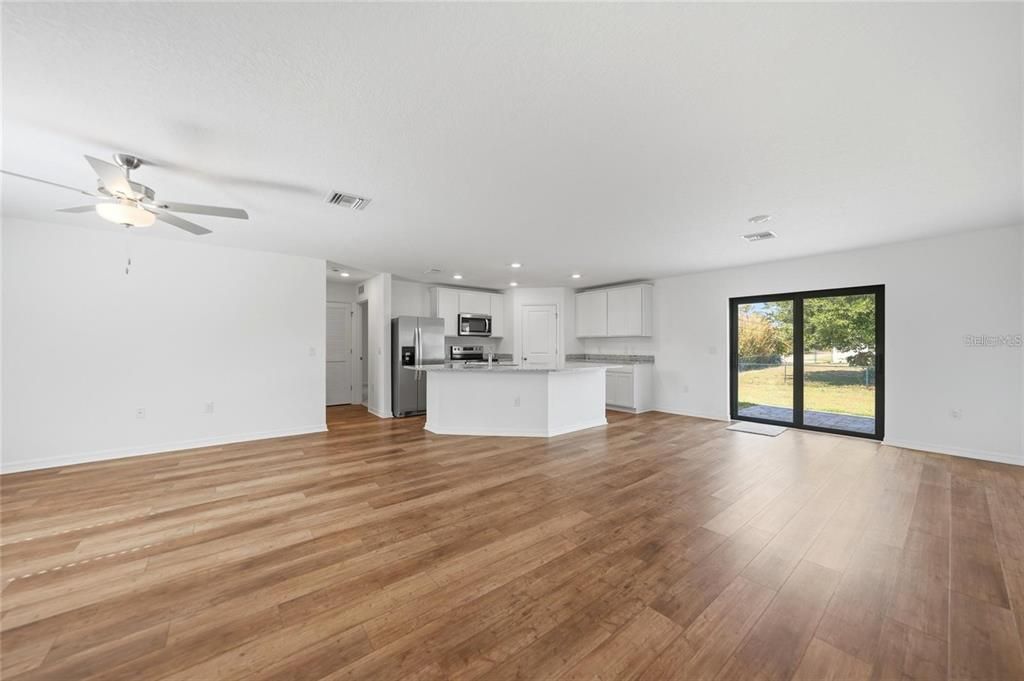 На продажу: $289,900 (3 спален, 2 ванн, 1451 Квадратных фут)