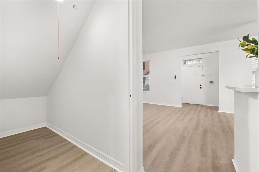For Sale: $195,000 (2 beds, 2 baths, 1077 Square Feet)