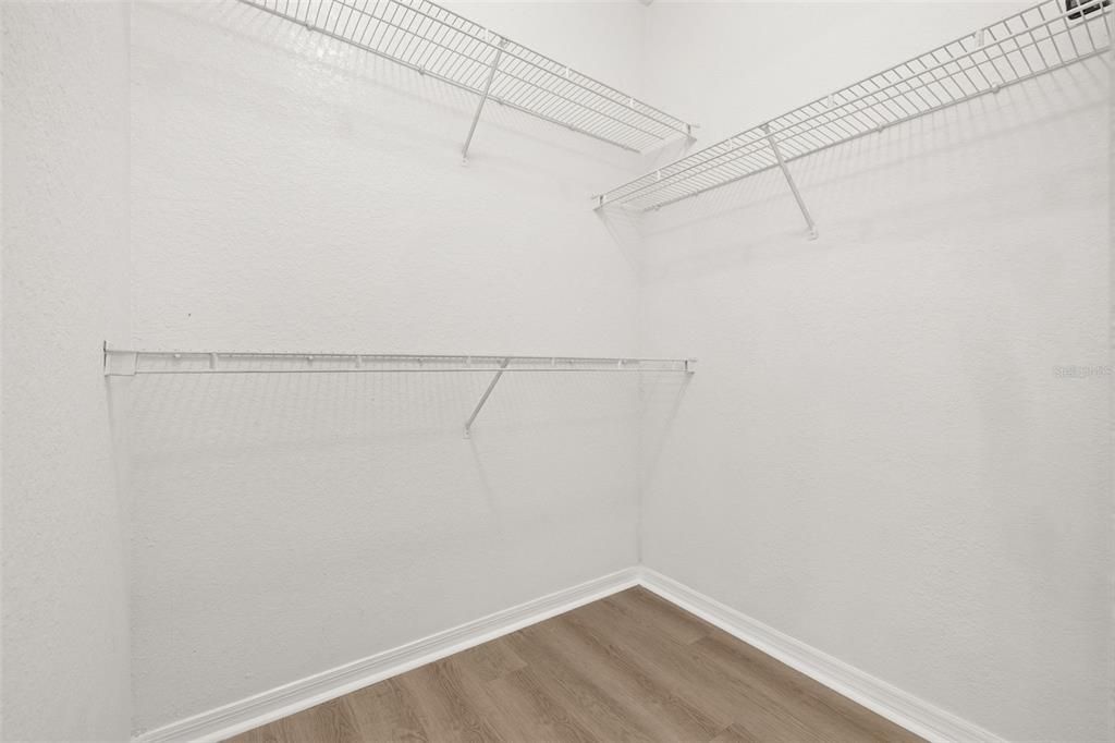 For Sale: $195,000 (2 beds, 2 baths, 1077 Square Feet)