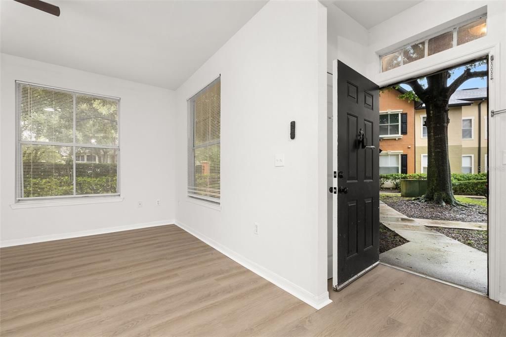 For Sale: $195,000 (2 beds, 2 baths, 1077 Square Feet)
