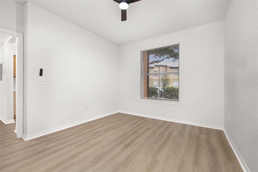 For Sale: $195,000 (2 beds, 2 baths, 1077 Square Feet)