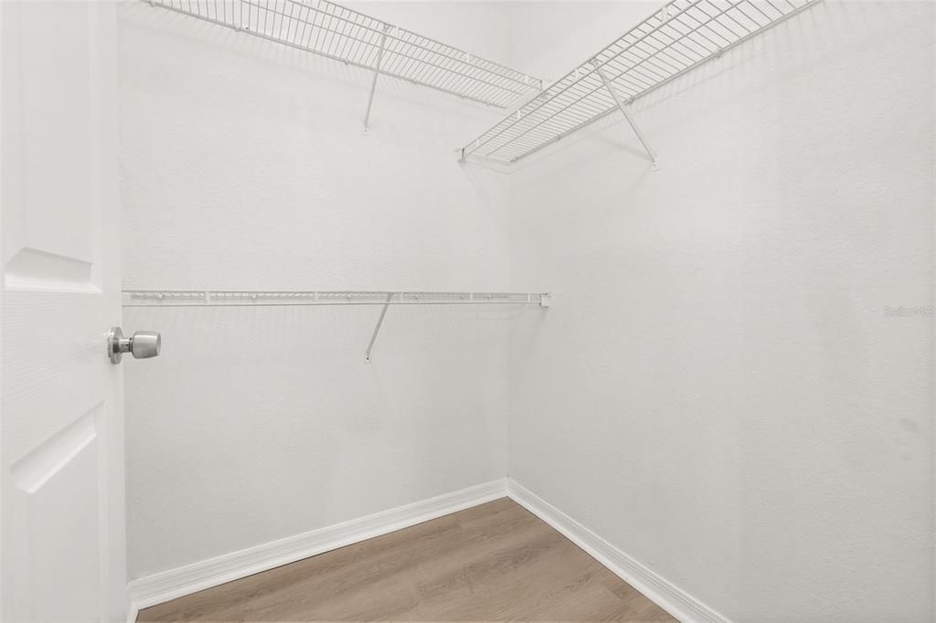 For Sale: $195,000 (2 beds, 2 baths, 1077 Square Feet)