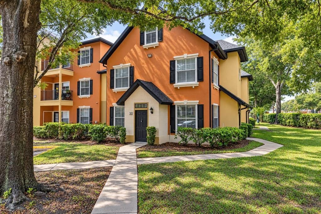For Sale: $195,000 (2 beds, 2 baths, 1077 Square Feet)
