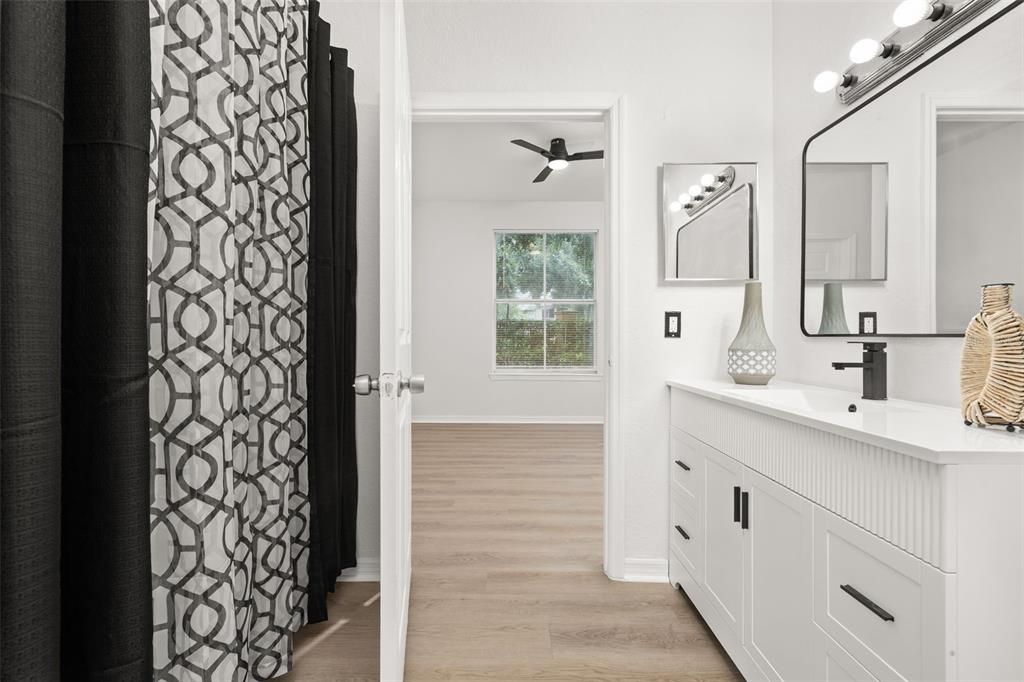 For Sale: $195,000 (2 beds, 2 baths, 1077 Square Feet)