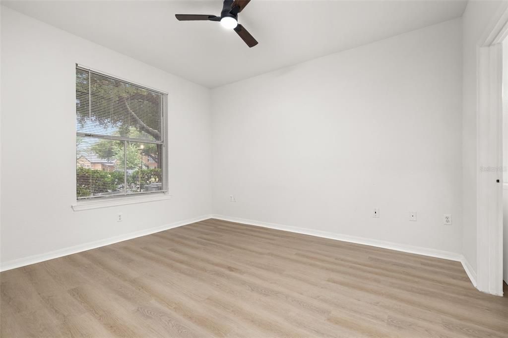 For Sale: $195,000 (2 beds, 2 baths, 1077 Square Feet)