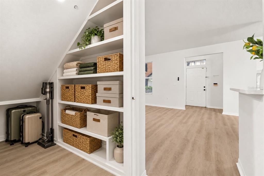 For Sale: $195,000 (2 beds, 2 baths, 1077 Square Feet)