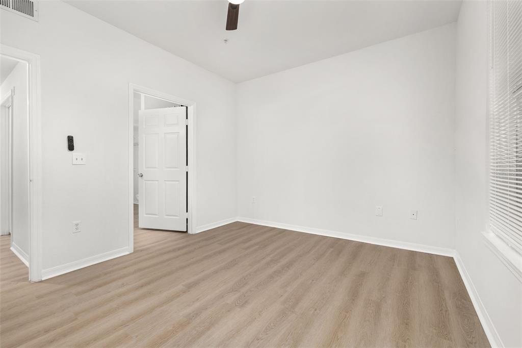 For Sale: $195,000 (2 beds, 2 baths, 1077 Square Feet)