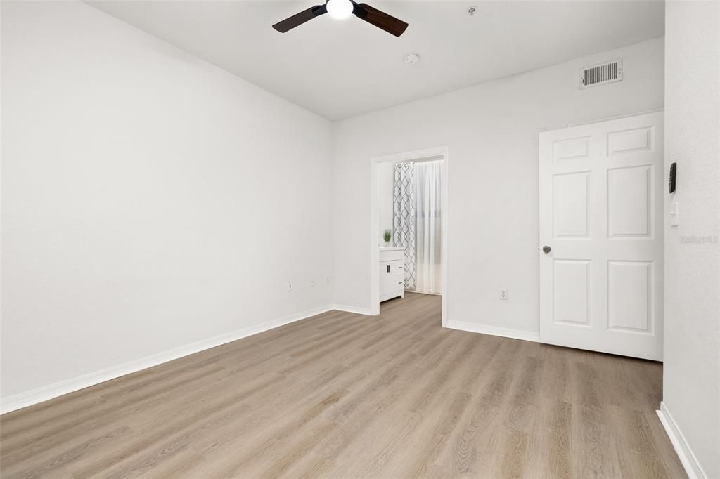 For Sale: $195,000 (2 beds, 2 baths, 1077 Square Feet)