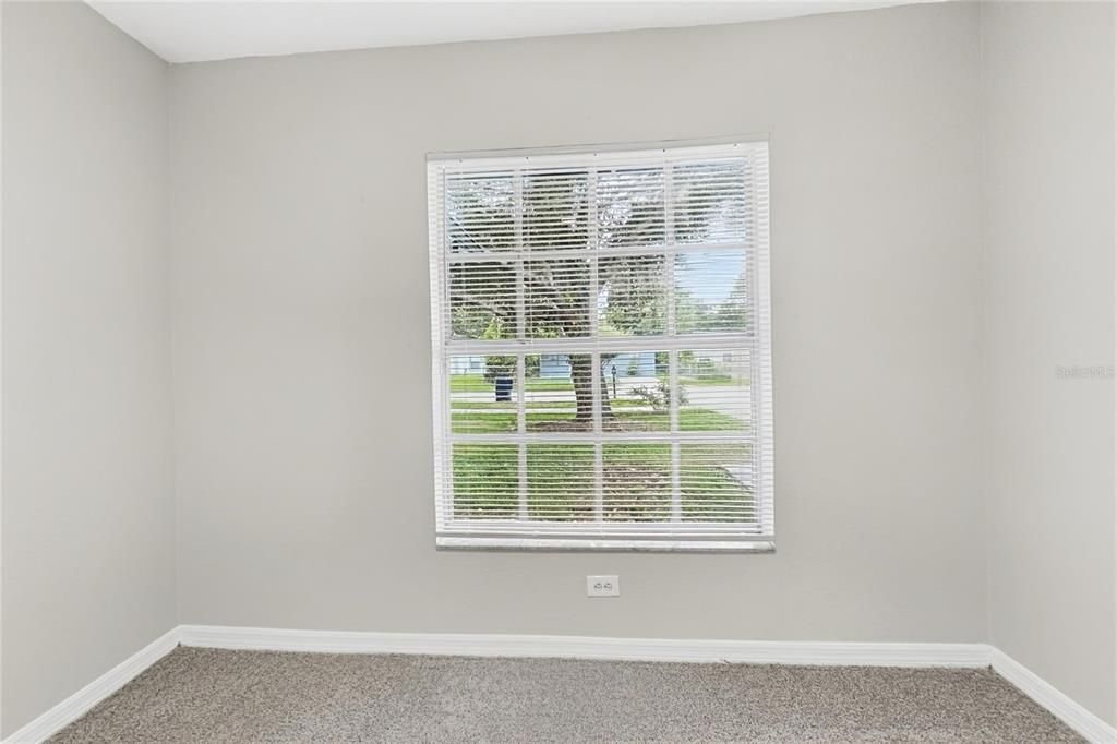 Под контрактом: $324,900 (3 спален, 2 ванн, 1321 Квадратных фут)