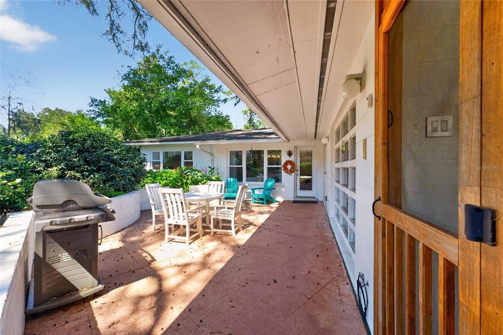 For Sale: $475,000 (4 beds, 2 baths, 2083 Square Feet)