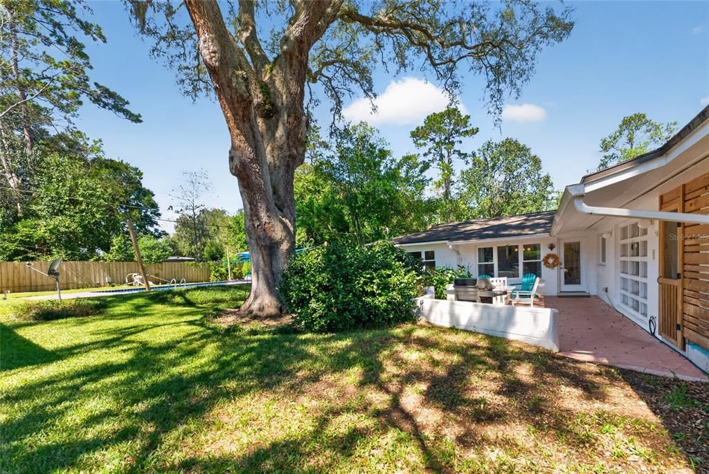 For Sale: $475,000 (4 beds, 2 baths, 2083 Square Feet)