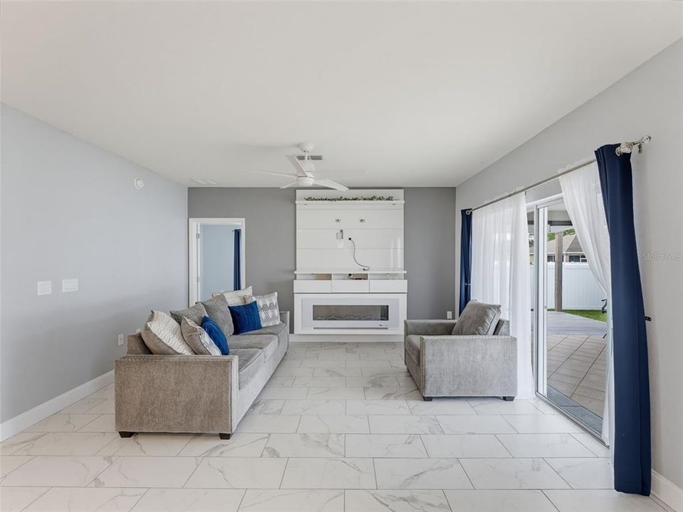 For Sale: $450,000 (5 beds, 3 baths, 3200 Square Feet)