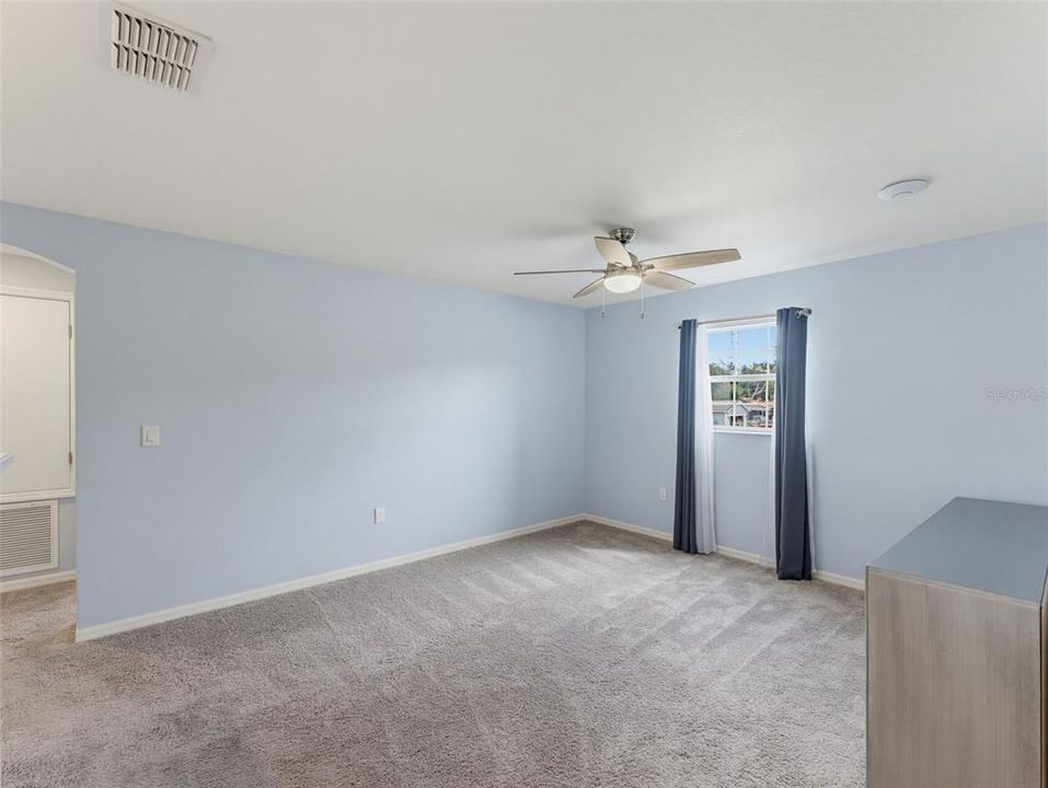For Sale: $450,000 (5 beds, 3 baths, 3200 Square Feet)