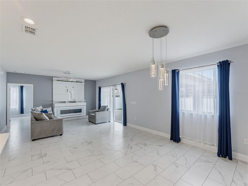 For Sale: $450,000 (5 beds, 3 baths, 3200 Square Feet)