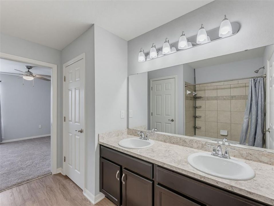 For Sale: $450,000 (5 beds, 3 baths, 3200 Square Feet)